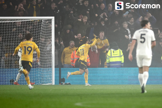 황희찬, 14경기만에 시즌 첫 골 터졌다! 울버햄튼 2-0 맨유 제압